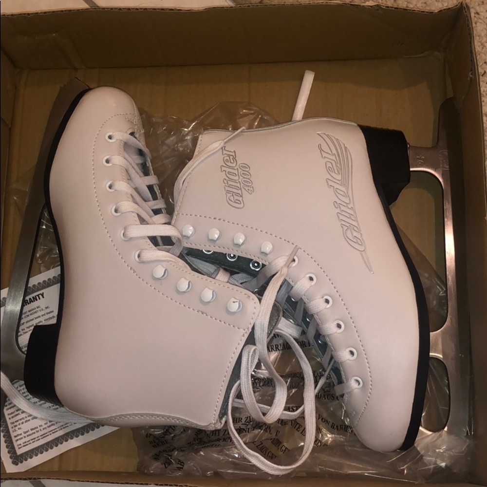 Figure Skates! Make an offer!